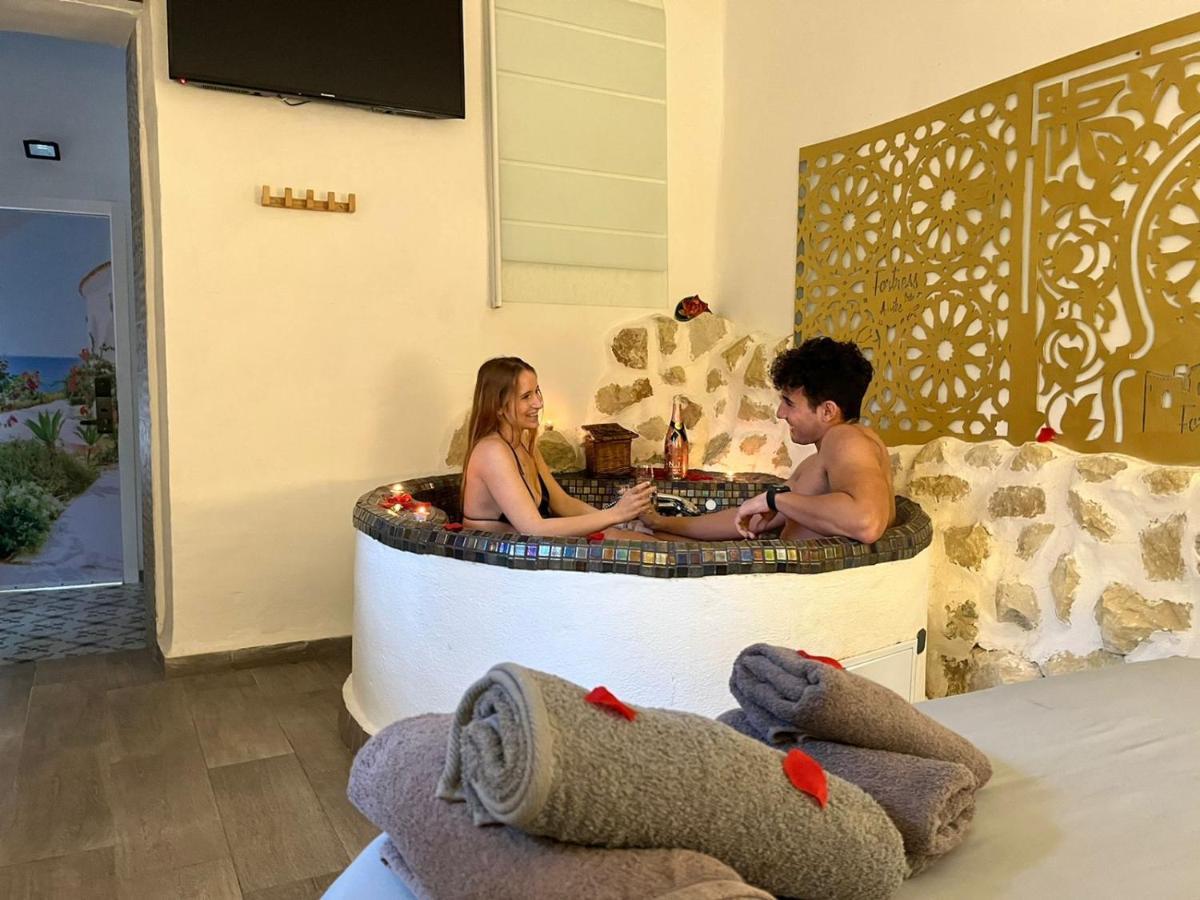 Fortress Jacuzzi Suites Ксатива Экстерьер фото
