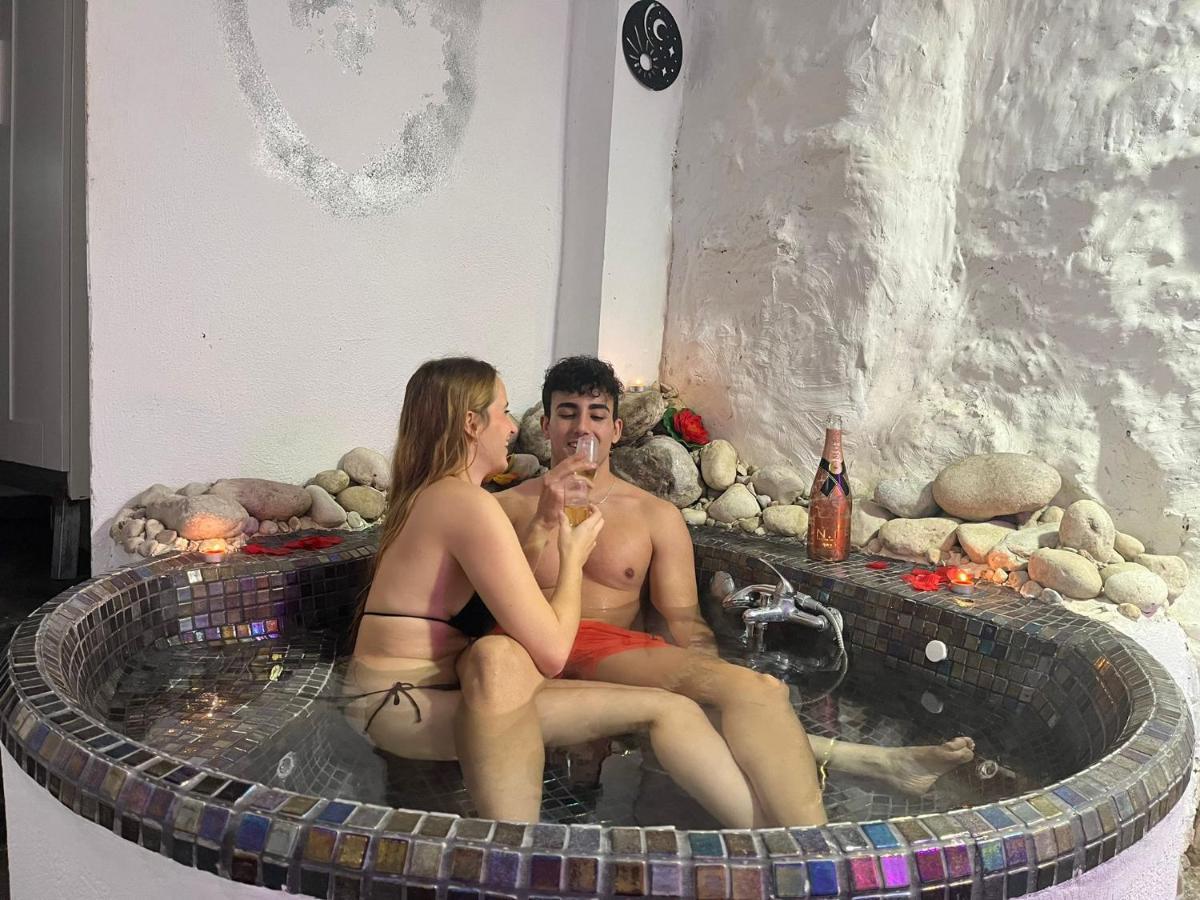 Fortress Jacuzzi Suites Ксатива Экстерьер фото