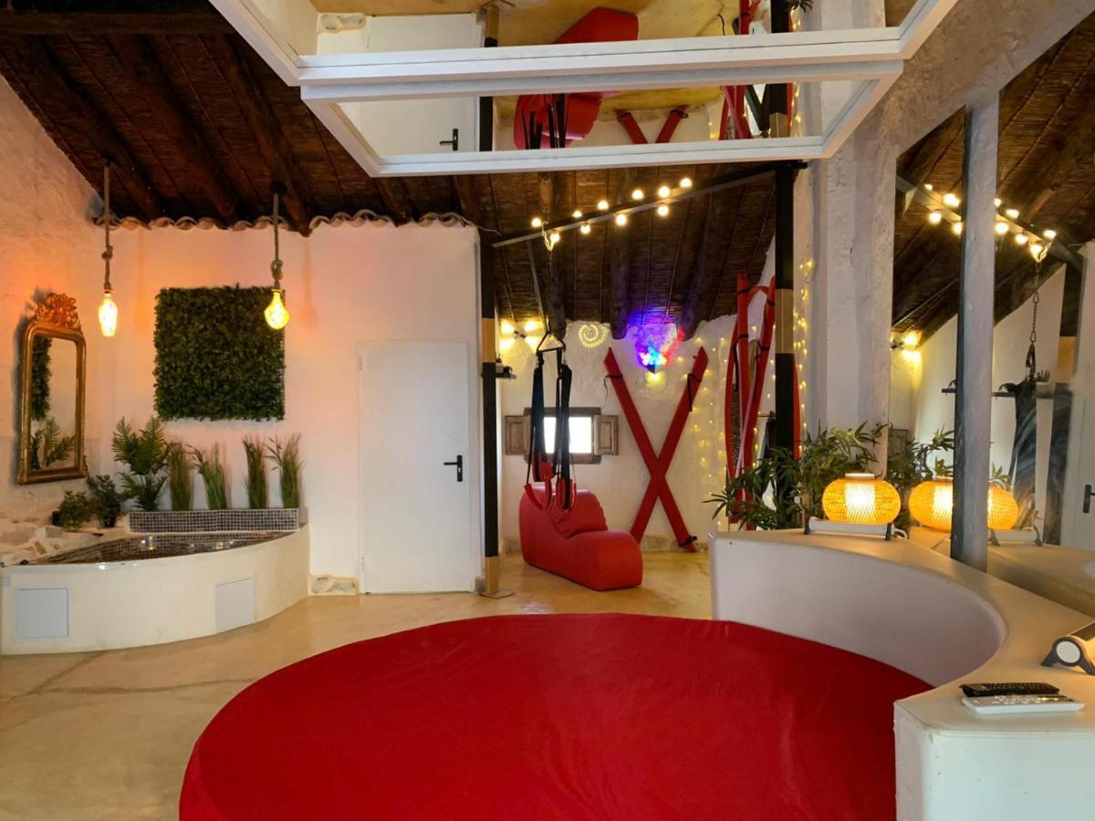 Fortress Jacuzzi Suites Ксатива Экстерьер фото