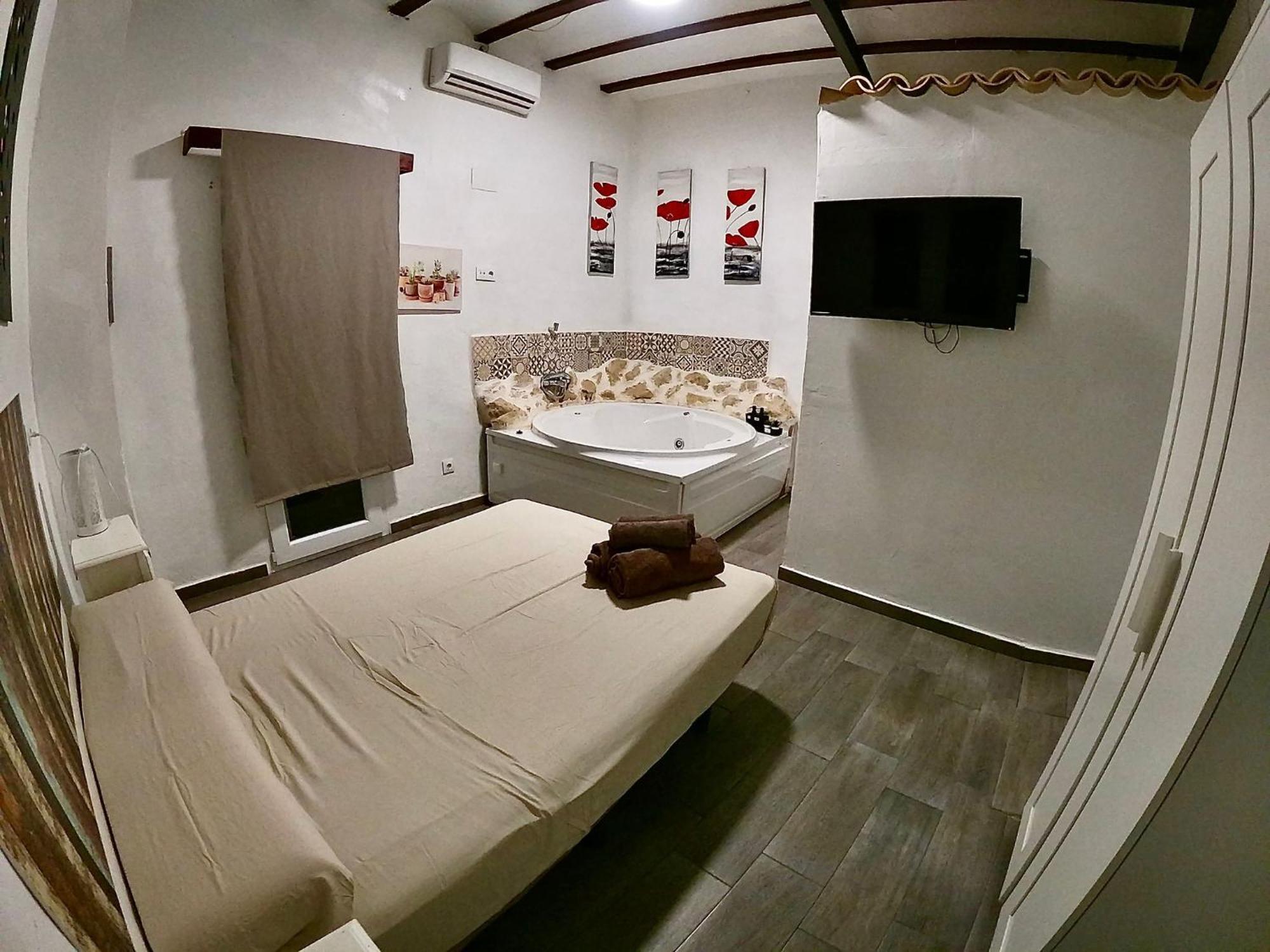 Fortress Jacuzzi Suites Ксатива Экстерьер фото